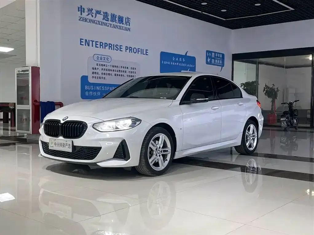 BMW 1 Series 2023 из CN, фото 1