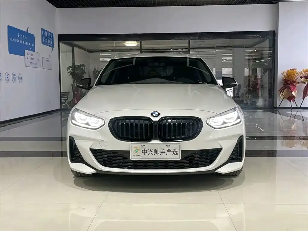 BMW 1 Series 2023 из CN, фото 3