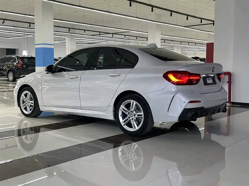 BMW 1 Series 2023 из CN, фото 2