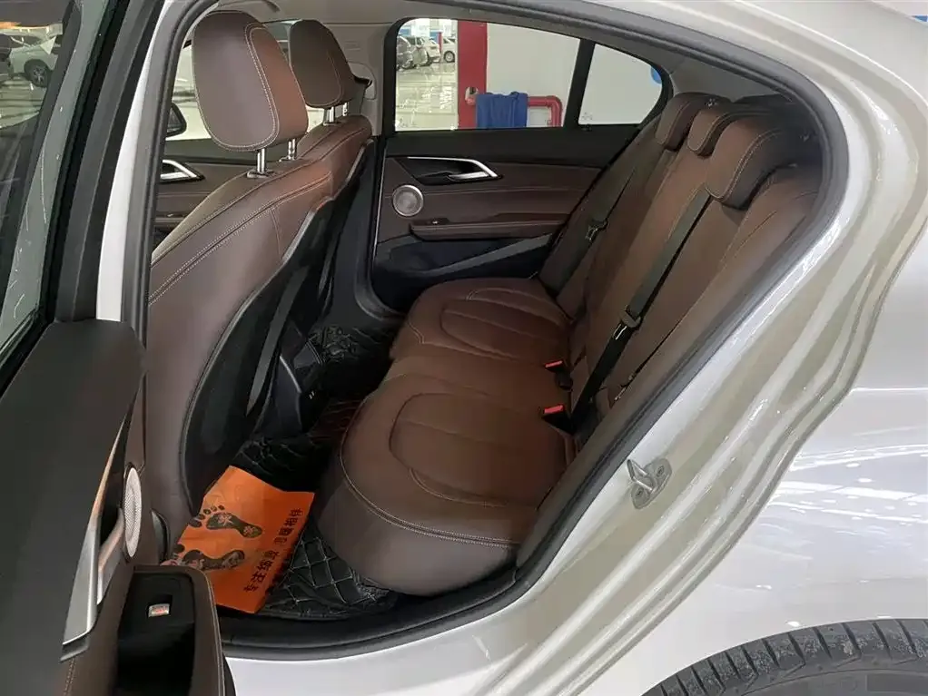 BMW 1 Series 2023 из CN, фото 9