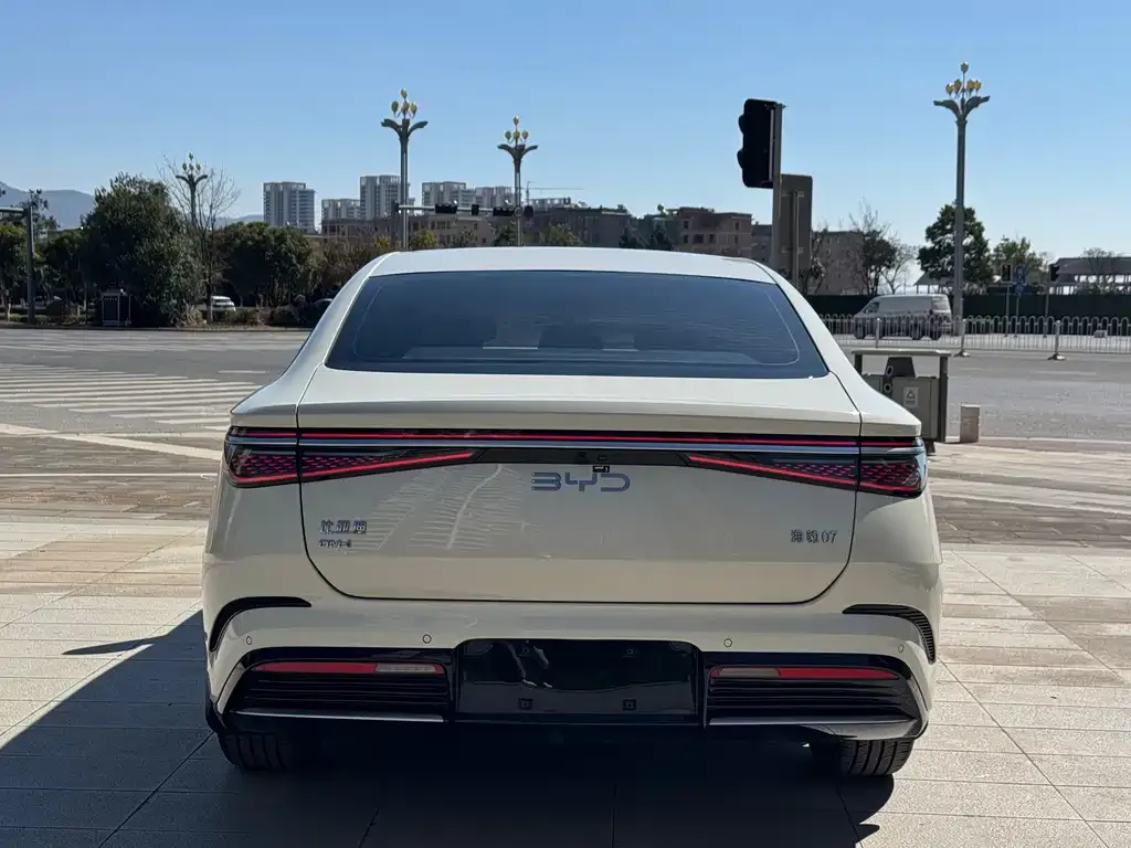 BYD Seal 07 DM-i — фото 2
