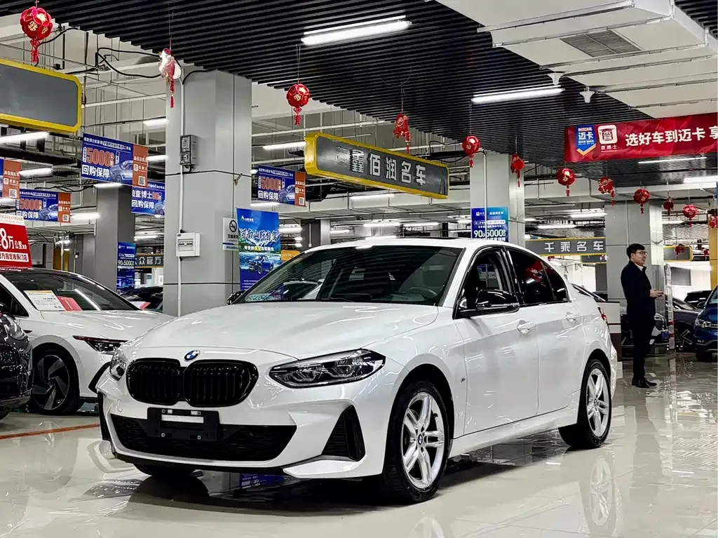BMW 1 Series 2022 из CN, фото 1