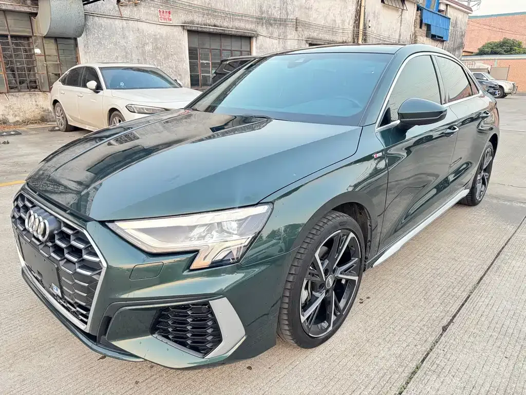 Audi A3 — фото 1
