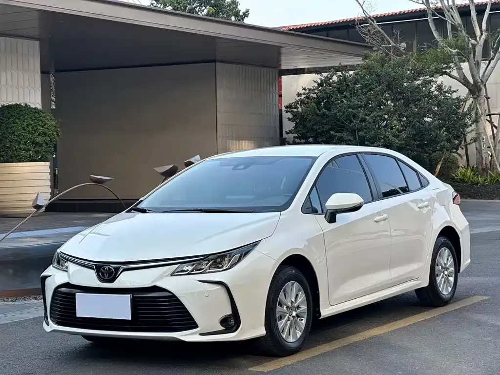 Toyota Corolla 2023 из CN, фото 1