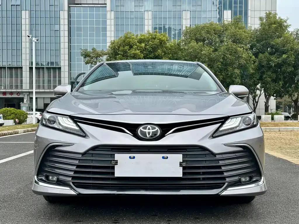 Toyota Camry — фото 7