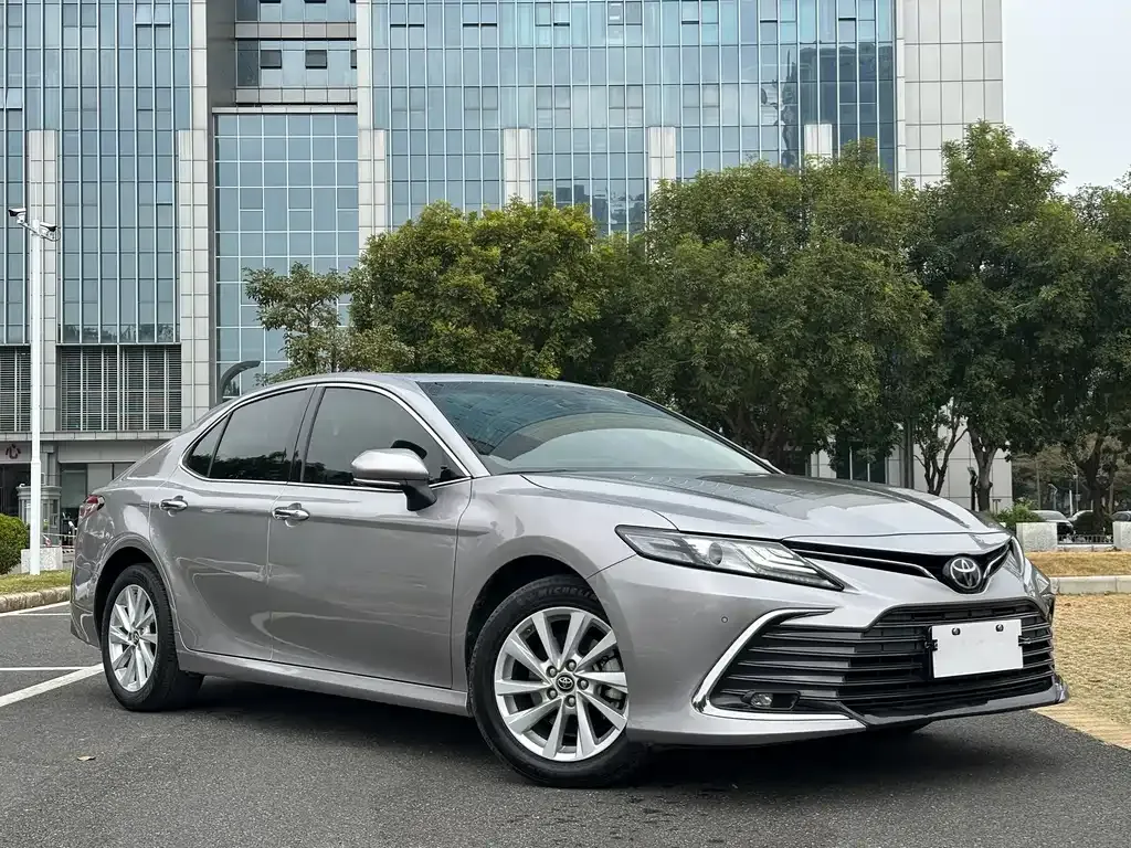 Toyota Camry — фото 6