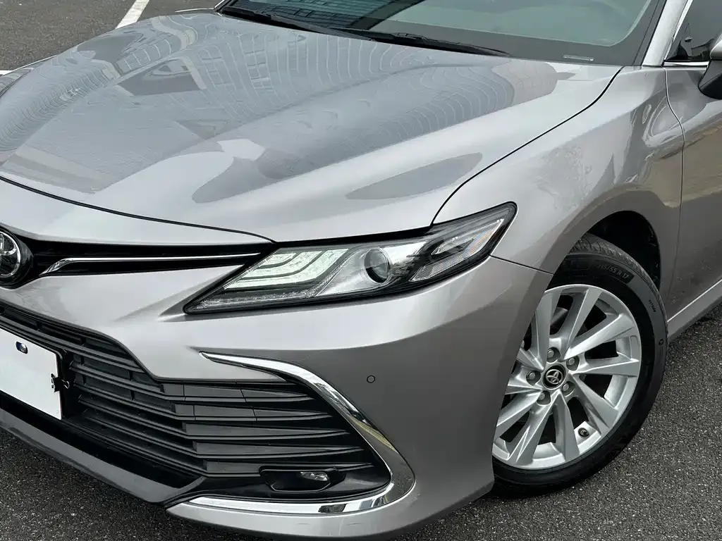 Toyota Camry — фото 3