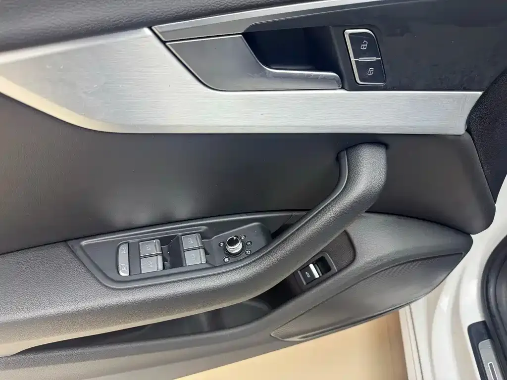 Audi A4L 2024 из CN, фото 7