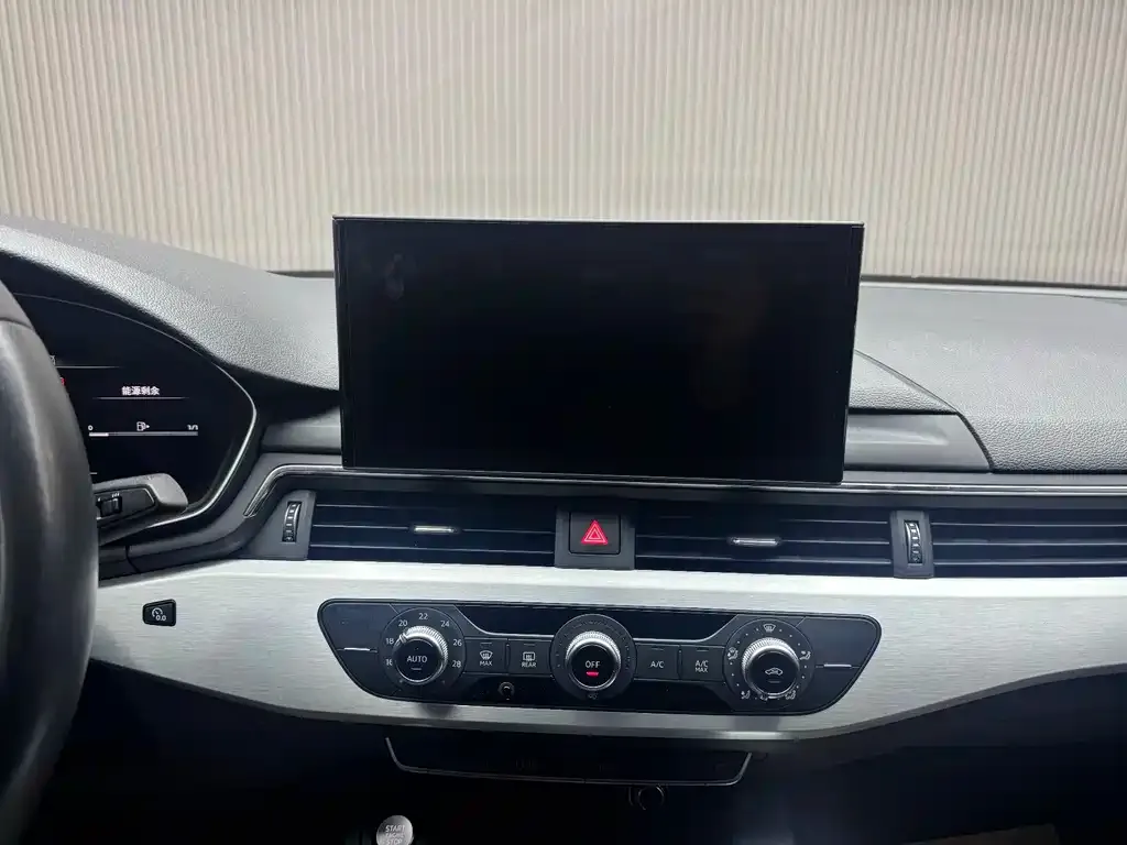 Audi A4L 2024 из CN, фото 4