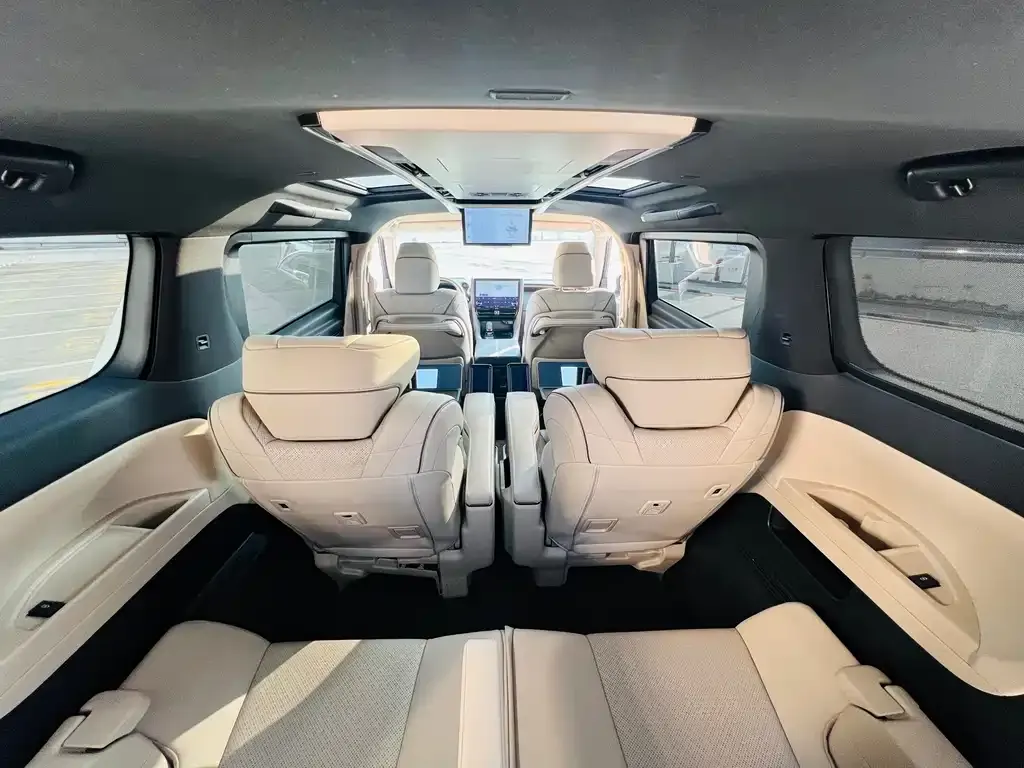 Toyota Vellfire — фото 9