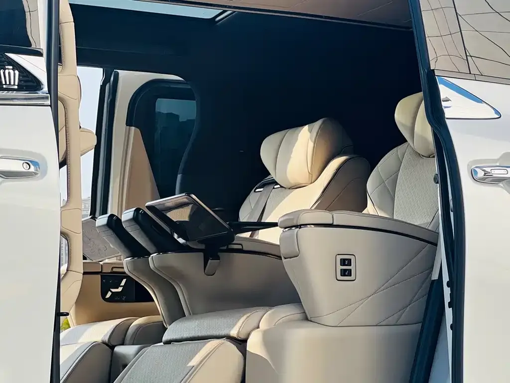 Toyota Vellfire — фото 5