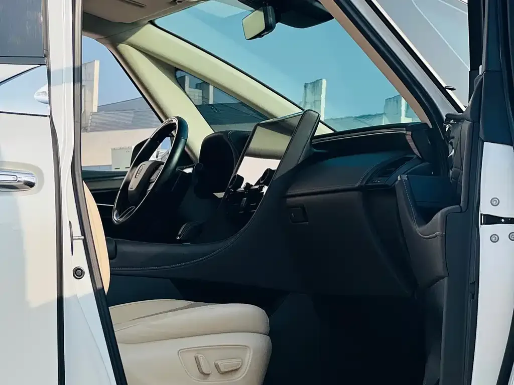 Toyota Vellfire — фото 2