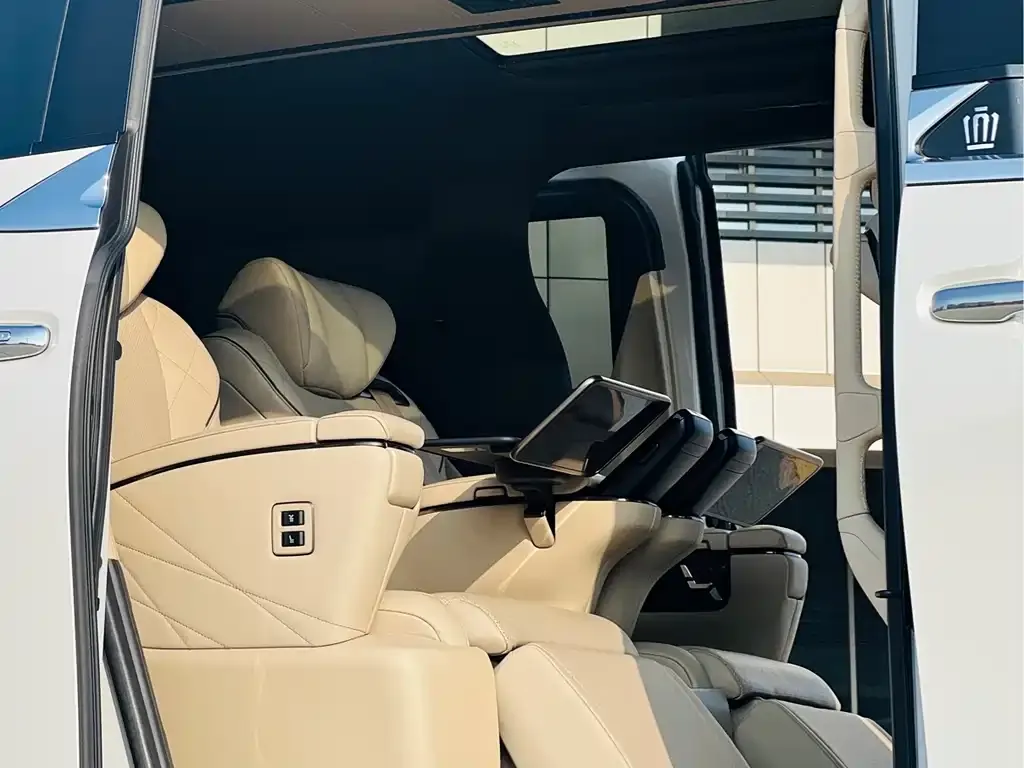 Toyota Vellfire — фото 8