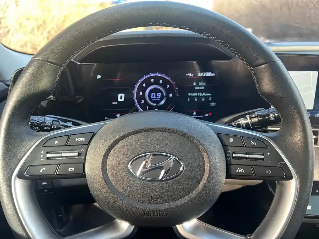 Hyundai Elantra 2023 из CN, фото 10