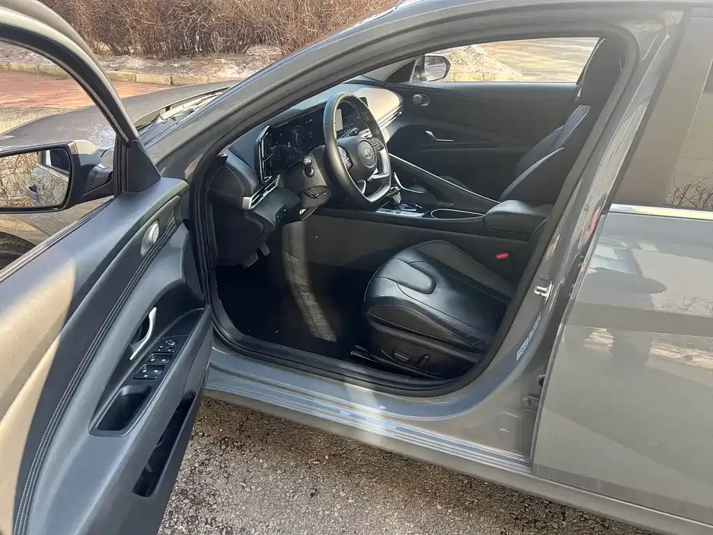 Hyundai Elantra 2023 из CN, фото 5