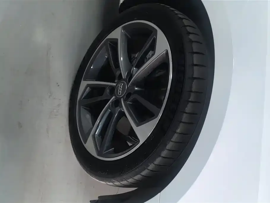 Audi A4L 2022 из CN, фото 8
