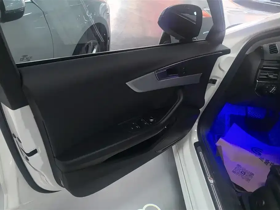 Audi A4L 2022 из CN, фото 5