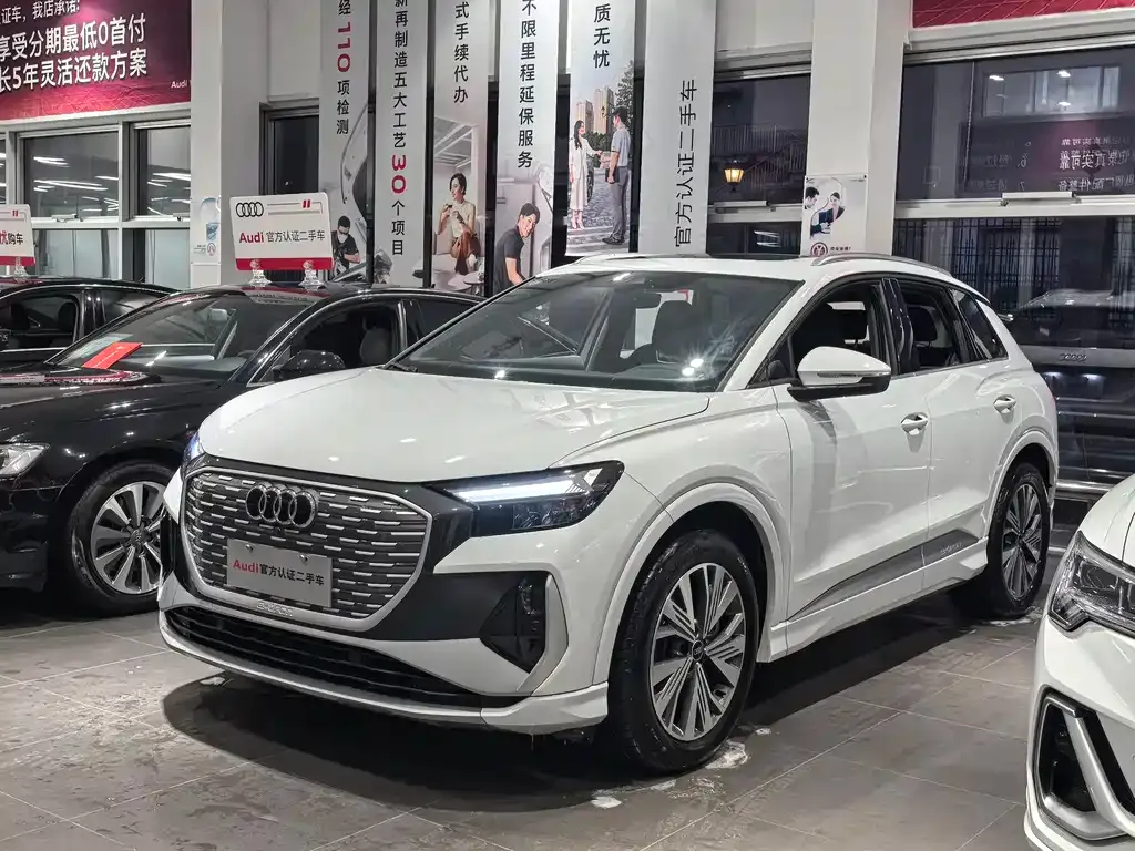 Audi Q4 e-tron — фото 1
