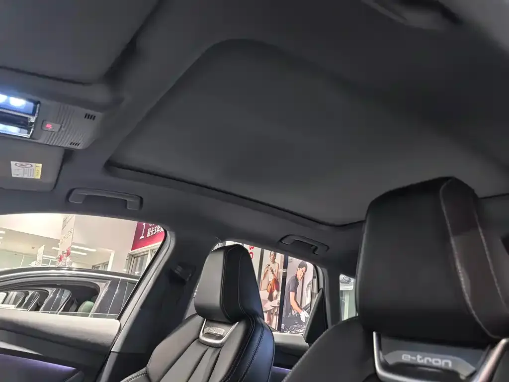 Audi Q4 e-tron — фото 10