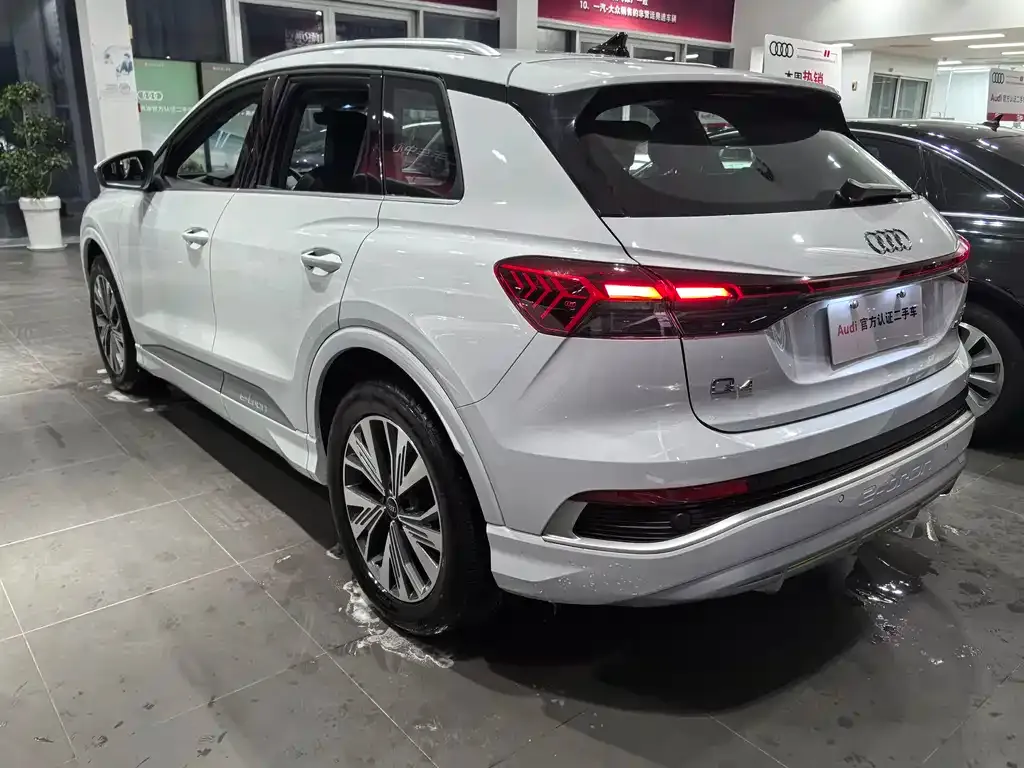 Audi Q4 e-tron — фото 9