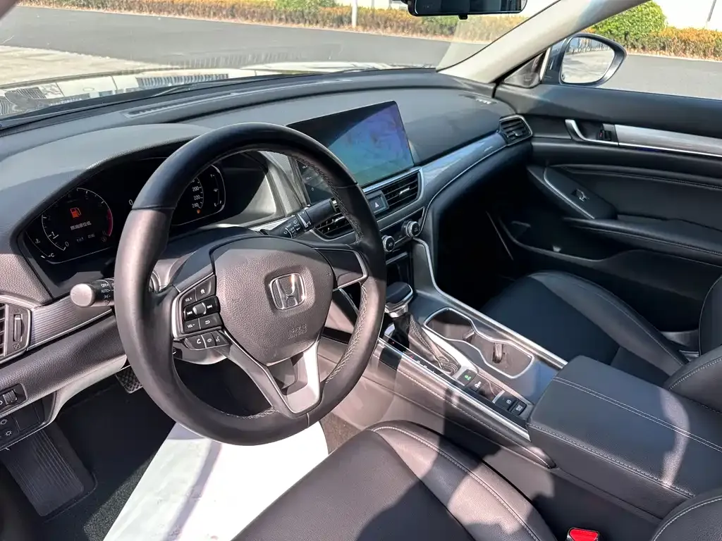 Honda Accord — фото 9