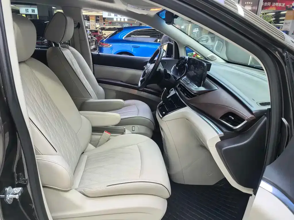 Buick GL8 2021 из CN, фото 8