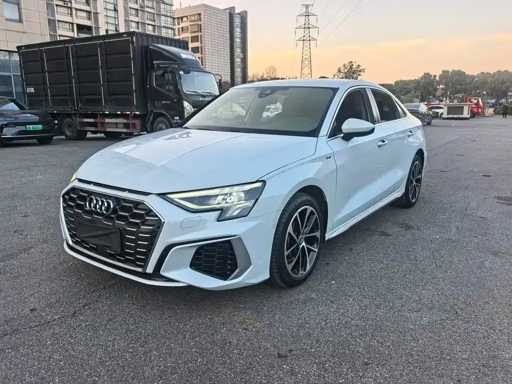 Audi A3 — фото 1
