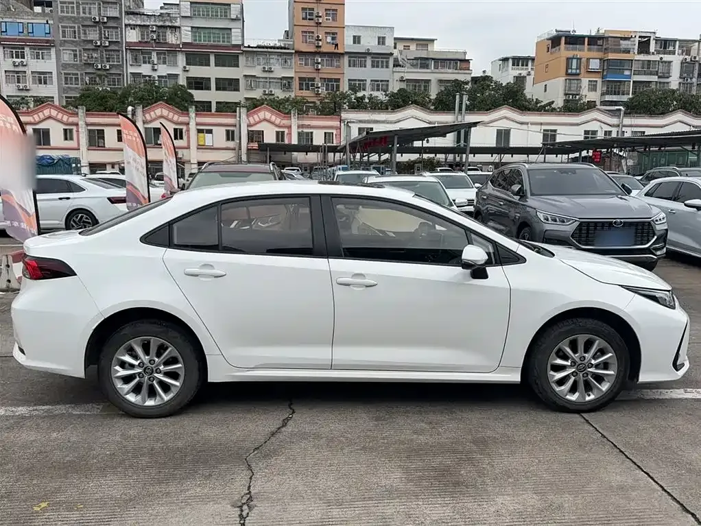 Toyota Corolla — фото 6