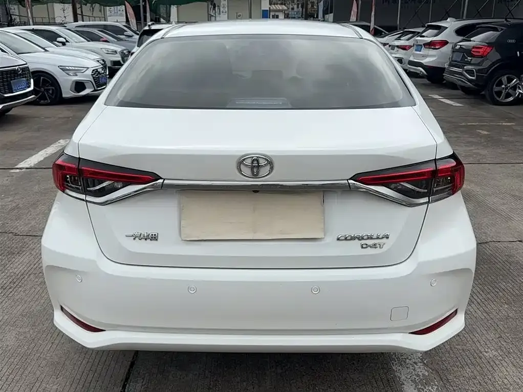 Toyota Corolla — фото 9