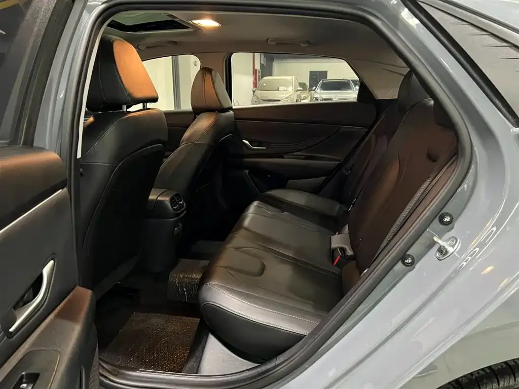 Hyundai Elantra 2022 из CN, фото 7