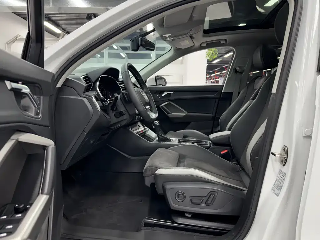 Audi Q3 2021 из CN, фото 10