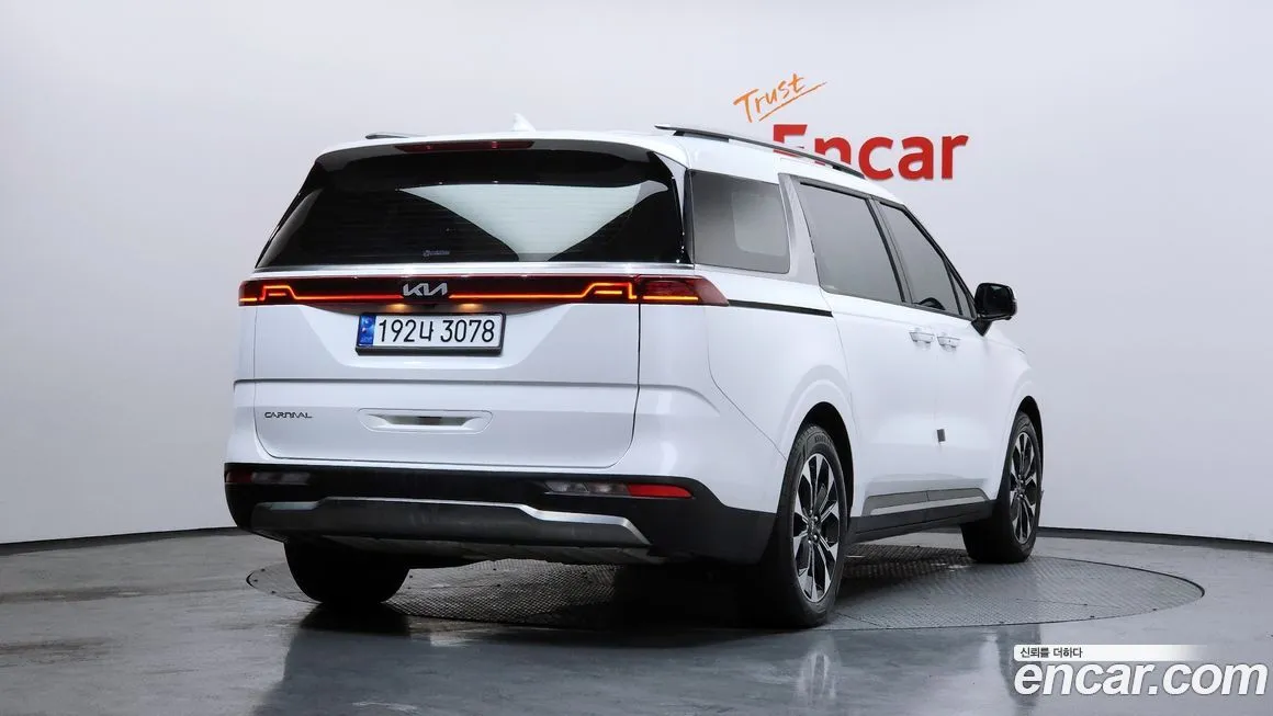Kia Carnival — фото 4