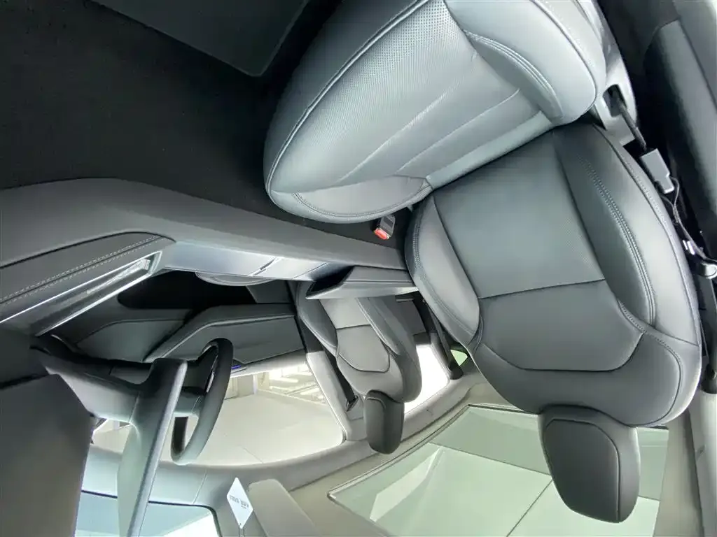 Tesla Model Y 2025 из CN, фото 6