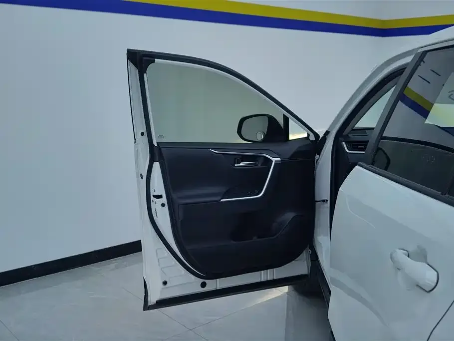 Toyota Wildlander 2021 из CN, фото 4