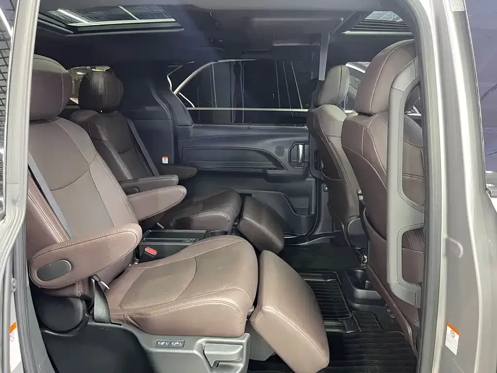 Toyota Granvia 2024 из CN, фото 2