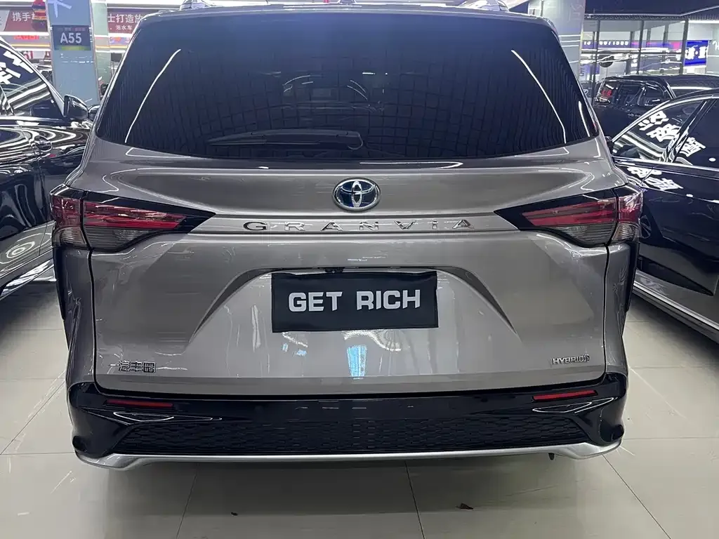 Toyota Granvia 2024 из CN, фото 3