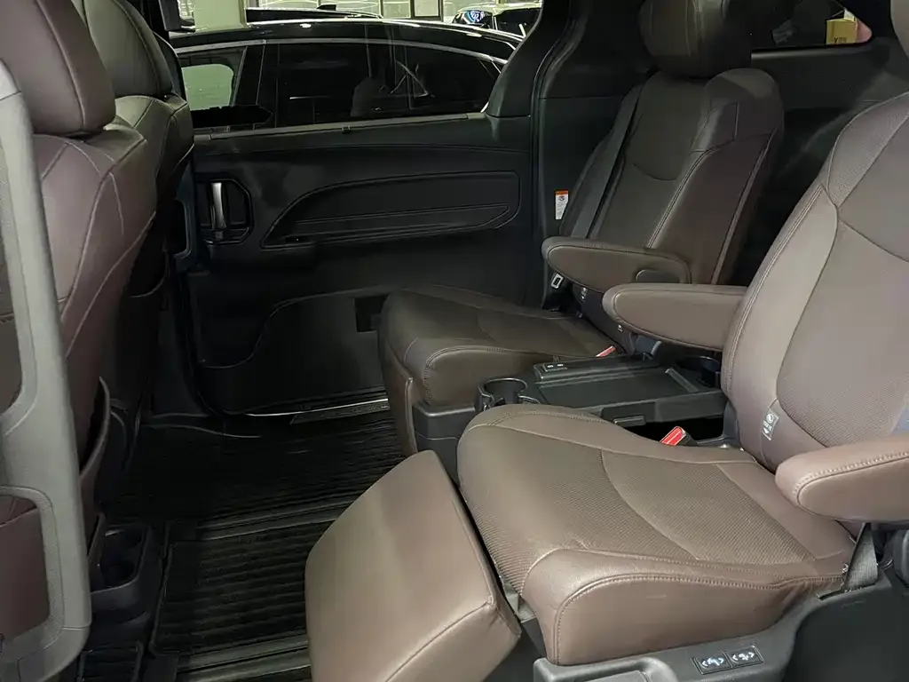 Toyota Granvia 2024 из CN, фото 10