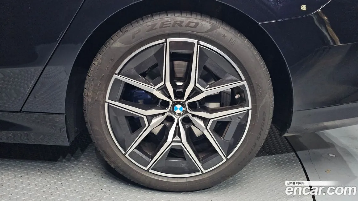 BMW 5-Series 2025 из KR, фото 10