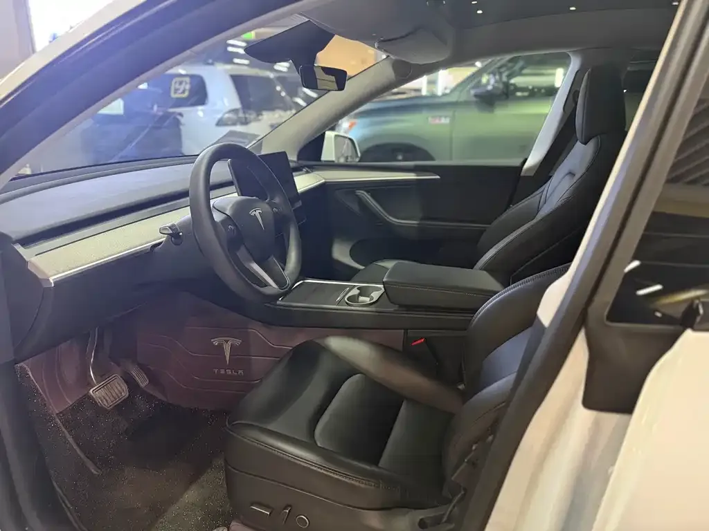 Tesla Model Y 2024 из CN, фото 3