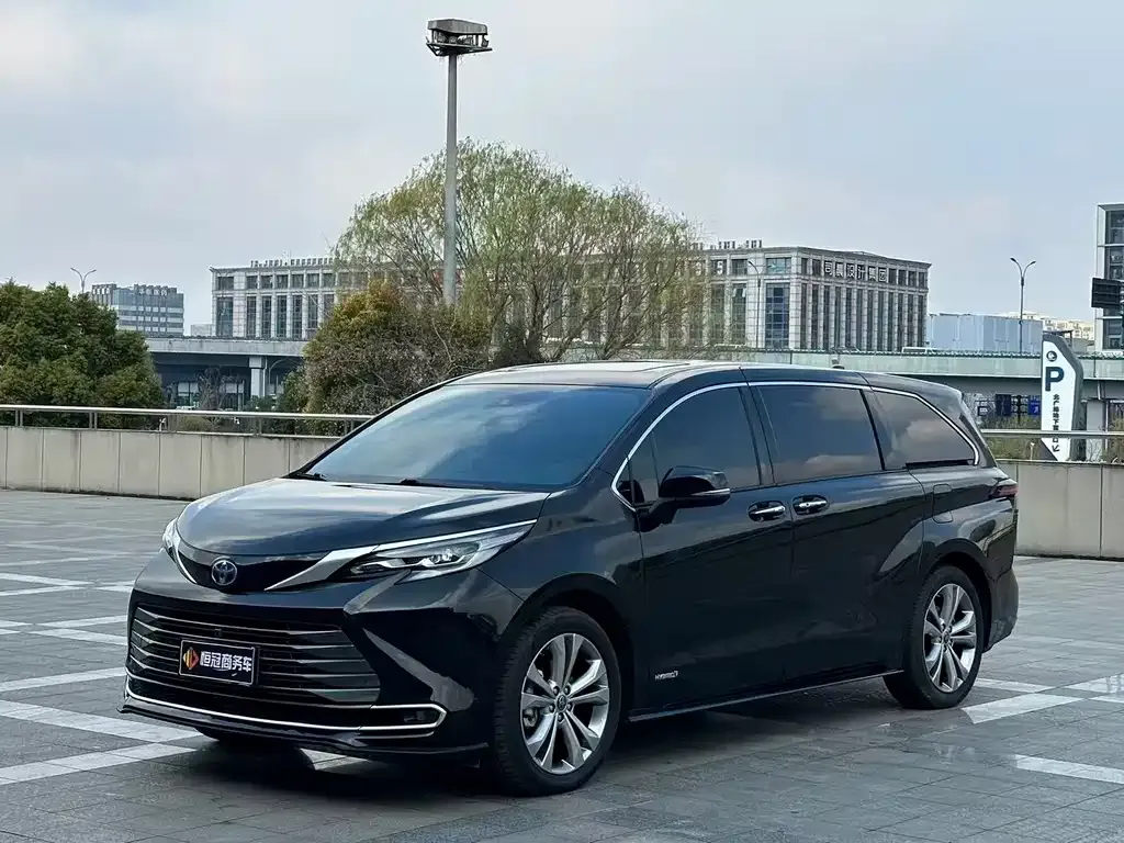 Toyota Sienna 2024 из CN, фото 1