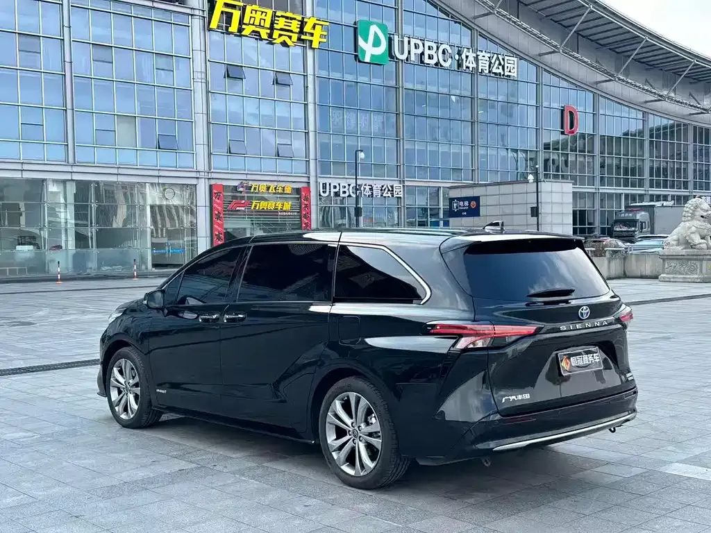 Toyota Sienna 2024 из CN, фото 2