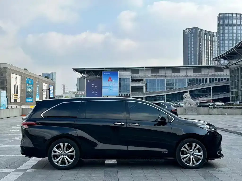 Toyota Sienna 2024 из CN, фото 9