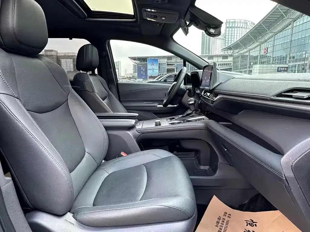 Toyota Sienna 2024 из CN, фото 7