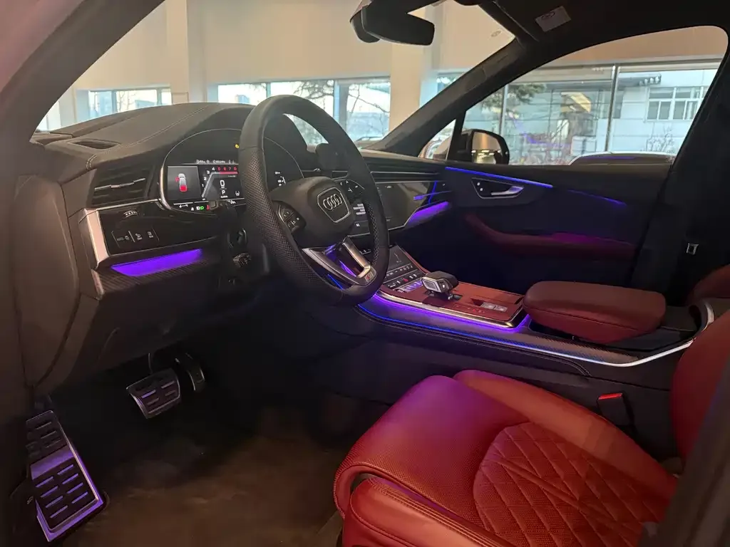 Audi SQ7 2025 из CN, фото 4