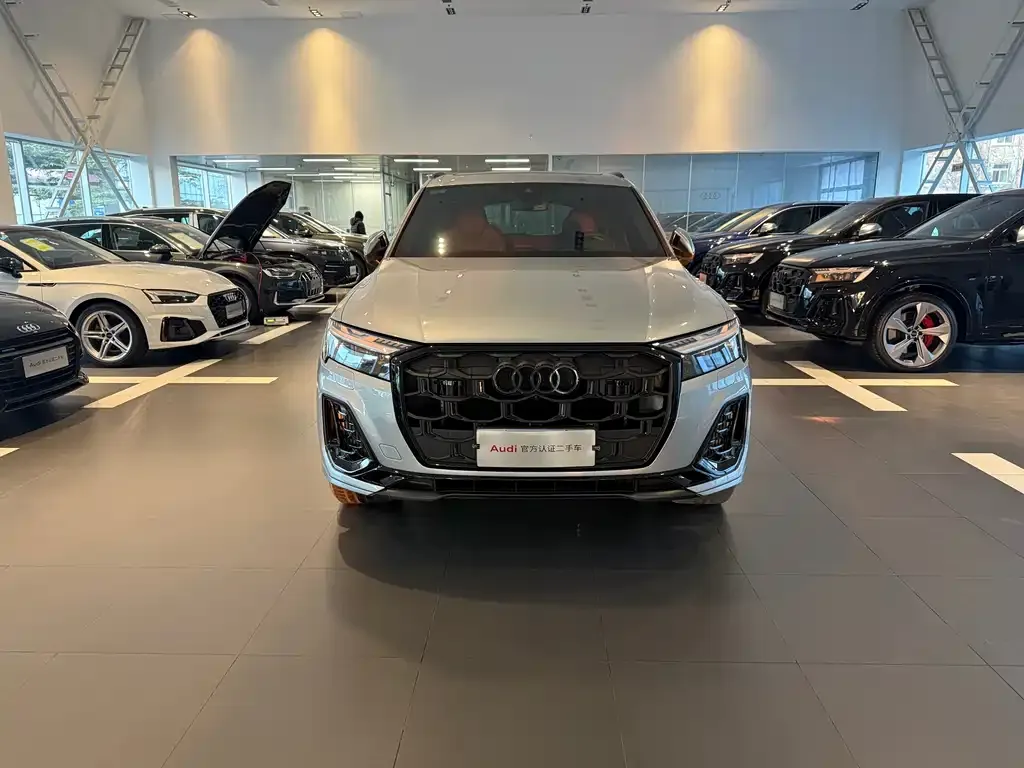Audi SQ7 2025 из CN, фото 7