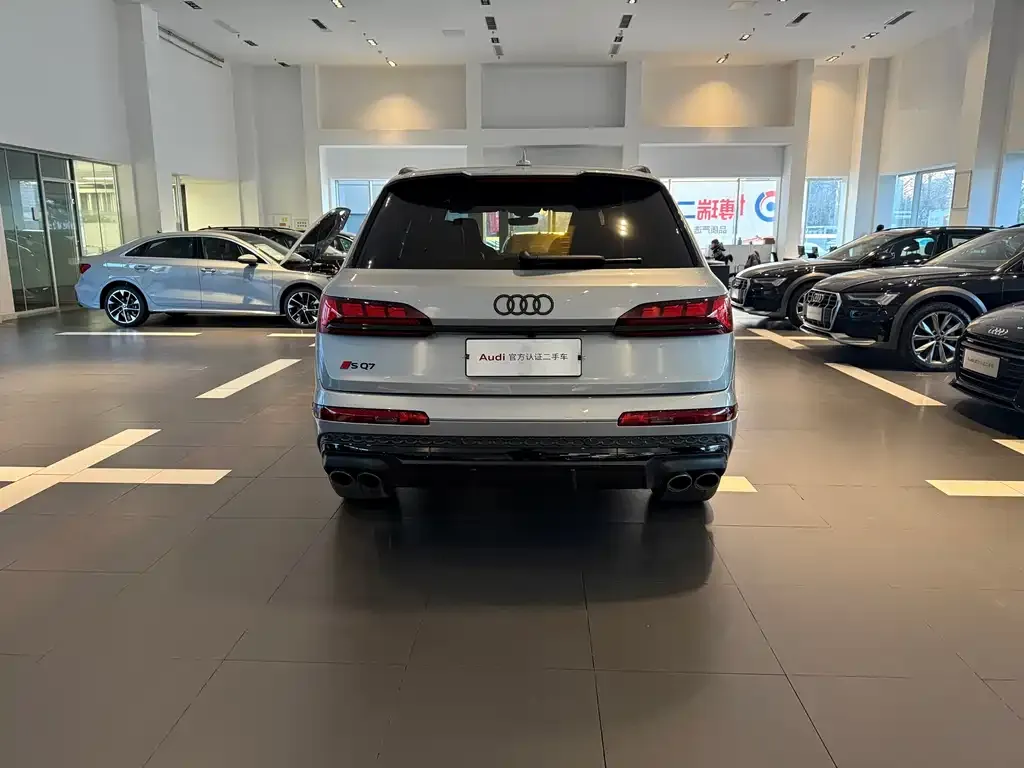 Audi SQ7 2025 из CN, фото 5