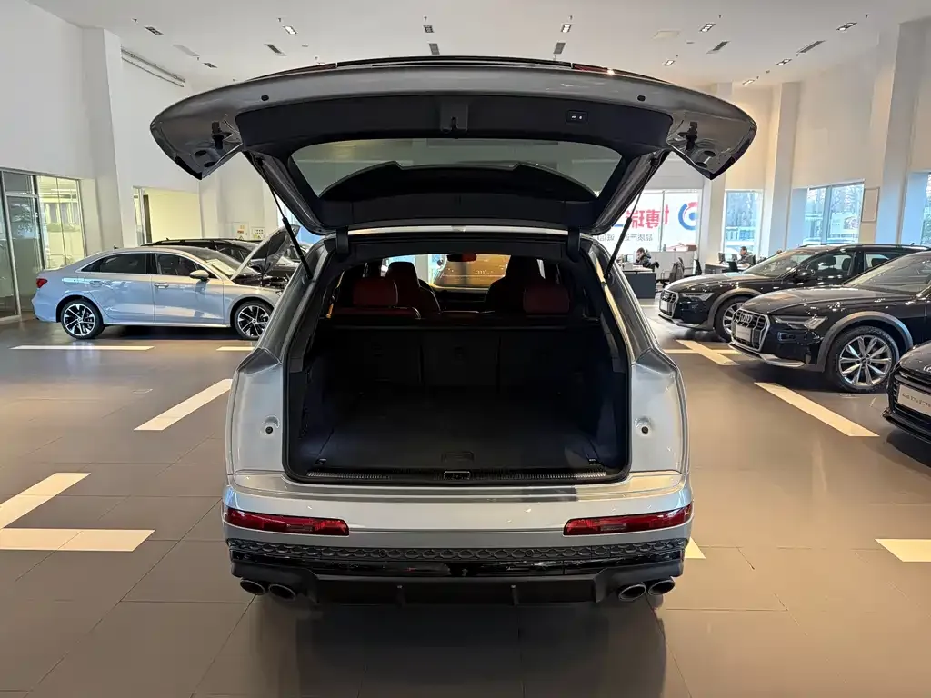 Audi SQ7 2025 из CN, фото 2
