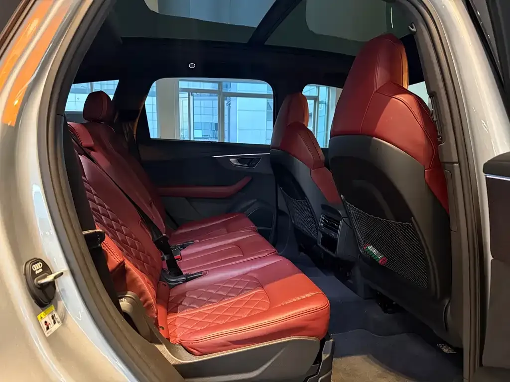 Audi SQ7 2025 из CN, фото 9