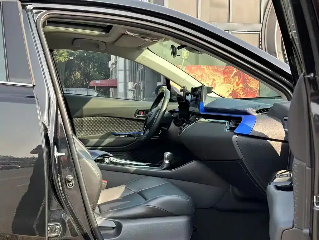 Toyota C-HR 2024 из CN, фото 9
