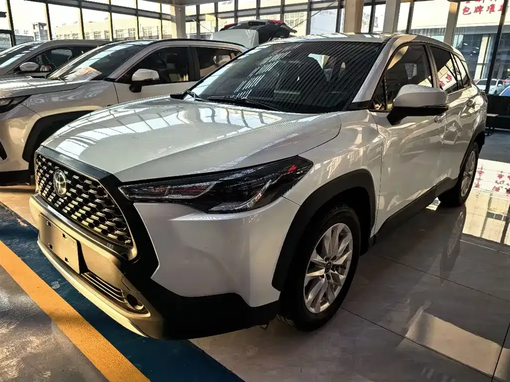 Toyota Corolla Cross — фото 1